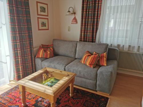 a living room with a couch and a coffee table at Ferienwohnung Winklhofer in Mondsee