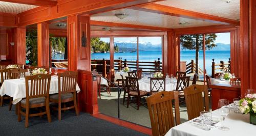 Un restaurant sau alt loc unde se poate mânca la Sunnyside Resort and Lodge
