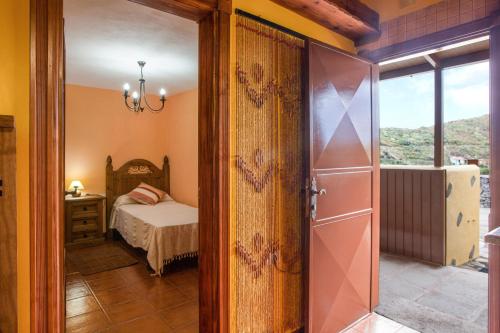 a bedroom with a bed and a door leading to a bedroom at Casa Chinamada in Las Lagunas