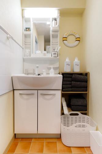 a bathroom with a white sink and a mirror at Fortuna YAKA in Kin