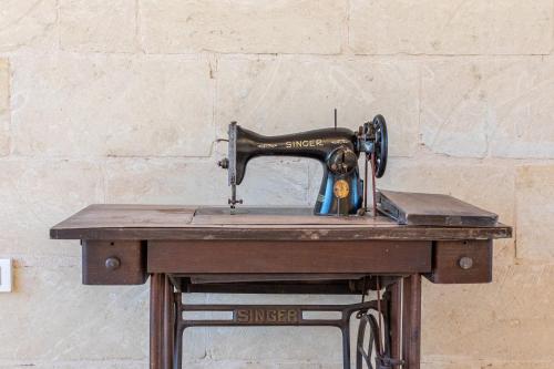 a sewing machine sitting on top of a wooden table at Relais Borgo Segine in Melendugno