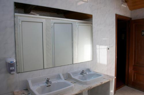 Koupelna v ubytování Albergue los Blasones