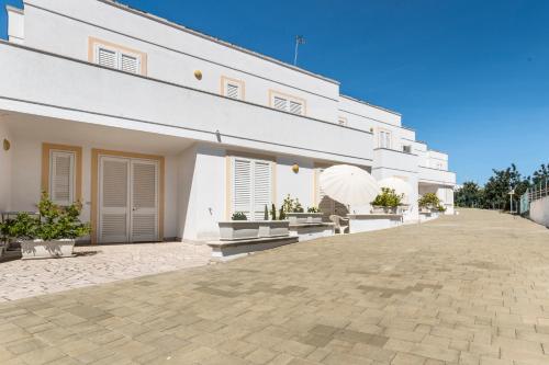 Το κτήριο όπου στεγάζεται  το ξενοδοχείο διαμερισμάτων