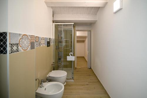 A bathroom at Villa Laura Charme Apartments