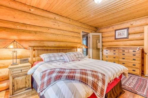 a bedroom with a bed in a log cabin at Edgewood in Welches