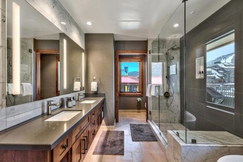 Gallery image of Luxury Three Bedroom Residence steps from Heavenly Village condo in South Lake Tahoe