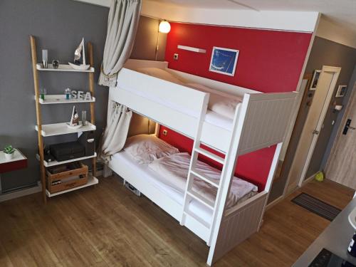 a bunk bed room with two bunk beds at fewo1846 Intermar - Kajuete Foerdeblick - familienfreundliches Studioapartment mit Balkon und Meerblick in Glücksburg