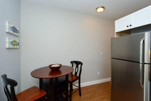Dapur atau dapur kecil di Siesta Cooler: Only Minutes Walk to Siesta Beach!