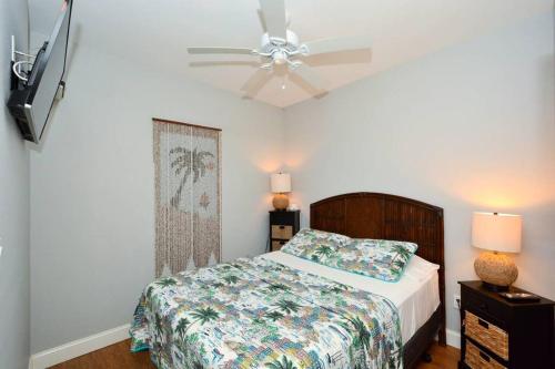 a bedroom with a bed and a ceiling fan at Siesta Cooler: Only Minutes Walk to Siesta Beach! in Siesta Key