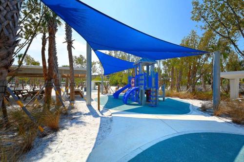 Kolam renang di atau dekat dengan Siesta Cooler: Only Minutes Walk to Siesta Beach!