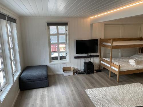 a bedroom with a bunk bed and a tv at Flott sjøhus rett ved Saltstraumen in Saltstraumen