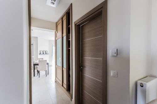 Η κουζίνα ή μικρή κουζίνα στο Μodern apartment with big garden