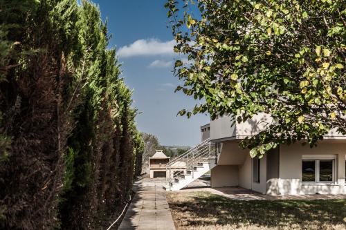 Το κτήριο όπου στεγάζεται  το διαμέρισμα