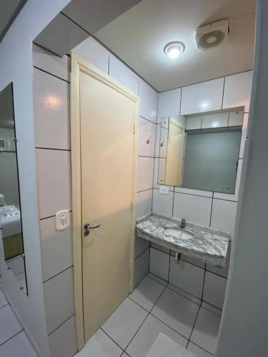 a bathroom with a sink and a mirror at Hotel Tropeiro da Lapa in Lapa