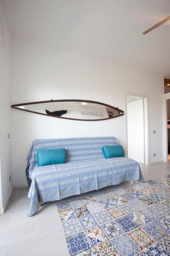 Surf and Windsurfer House Anzioにあるベッド