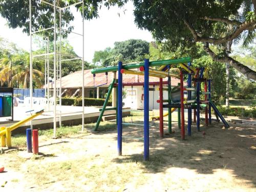 Zona de juegos infantil en Valle lanceros Melgar