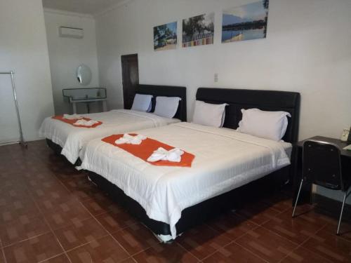 Кровать или кровати в номере Woong Rame Restaurant & Resort