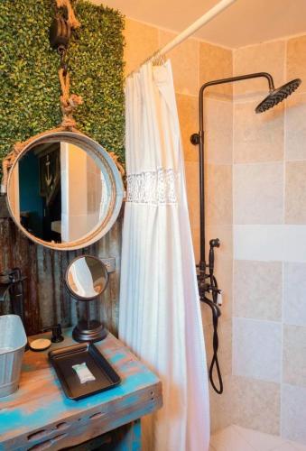 Un baño de Sol-O-Cien Condo No Check Out Chores