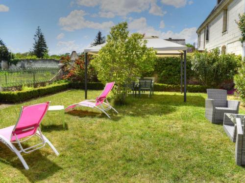 Een tuin van Gîte Berthenay, 3 pièces, 4 personnes - FR-1-381-5