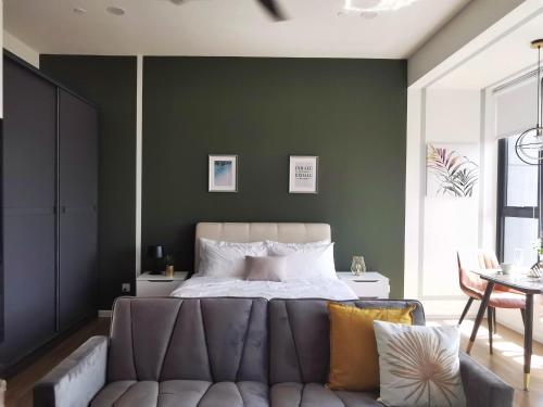 Ένα ή περισσότερα κρεβάτια σε δωμάτιο στο Ceylonz Suites by V Stay
