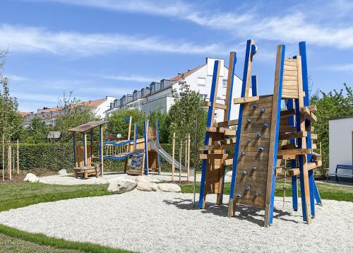 a park with a playground with a slide at Modern & Stylisch - Penthouse-Feeling nahe Flughafen München in Freising