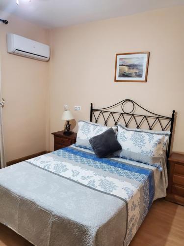 Katil atau katil-katil dalam bilik di Duplex extraordinario naturista en Vera Playa!