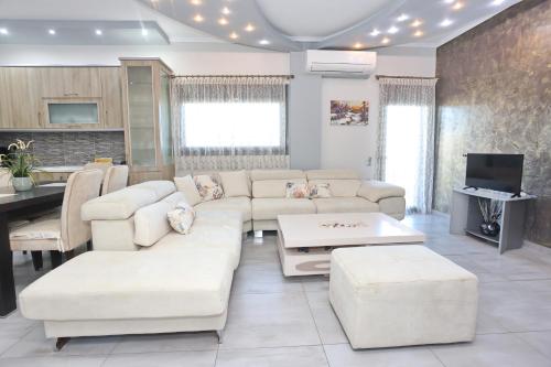 Ruang duduk di Garden Villa Afytos