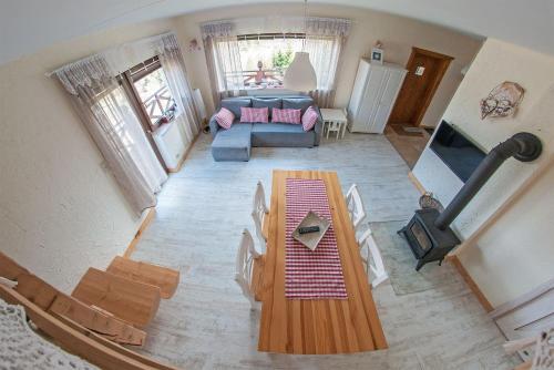 an overhead view of a living room with a table at Chata w Bieszczadzie apartamenty i domki z basenem Bieszczady in Polańczyk