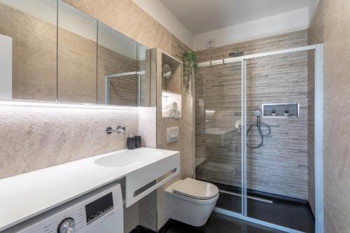 Koupelna v ubytování TEONA Luxury Apartment with jacuzzi and terrace sea view