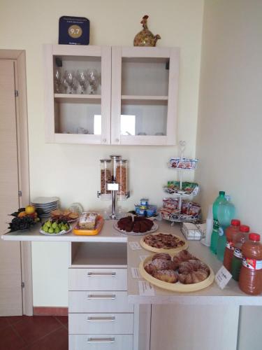 a kitchen counter with plates of food on it at Il Nido Delle Rondini in Grottole
