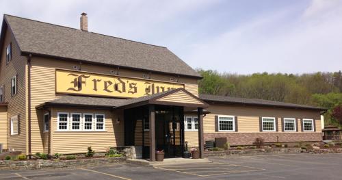 Fred's Inn Restaurant & Lodging – Photos 3
