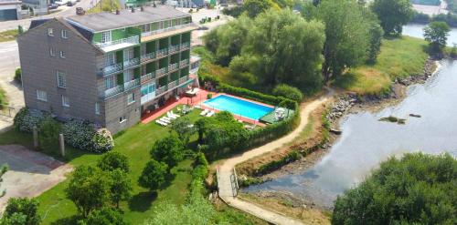 an aerial view of a house with a swimming pool at Las Islas in Vilaboa