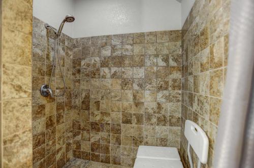 Ένα μπάνιο στο Motel 6-Fresno, CA - Belmont Ave