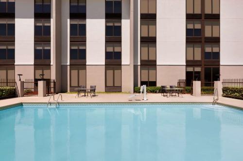 Πισίνα στο ή κοντά στο La Quinta inn & suites by Wyndham Dothan