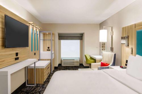 Una cama o camas en una habitación de Wingate by Wyndham Murfreesboro-NEAR MTSU