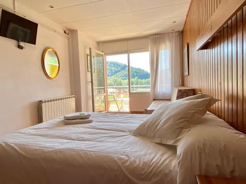 Cama o camas de una habitación en Hotel Solana del Ter