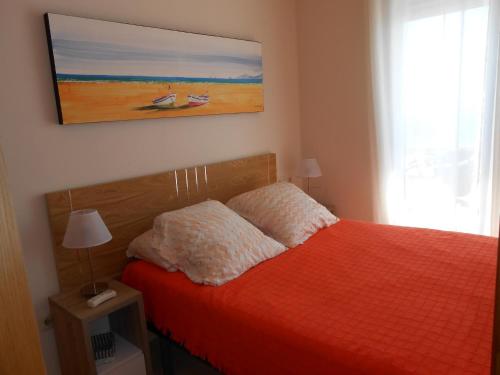 Postel nebo postele na pokoji v ubytování Atico Pompeya Vista mar y castillo Orangecosta