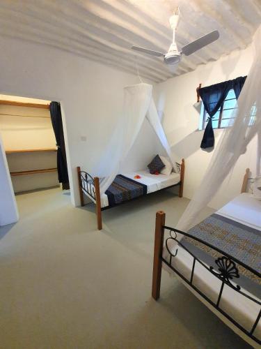 Postel nebo postele na pokoji v ubytování Blue Palm Zanzibar