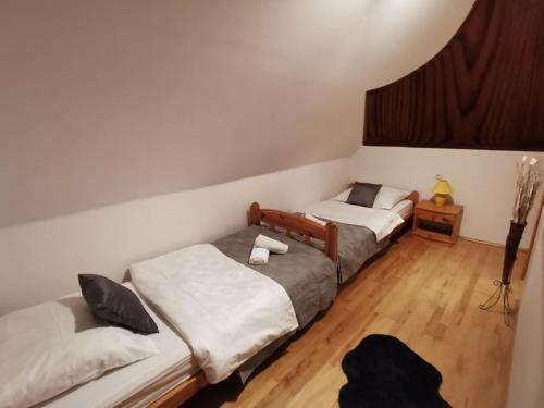 Postel nebo postele na pokoji v ubytování Farkas Apartman Rezi
