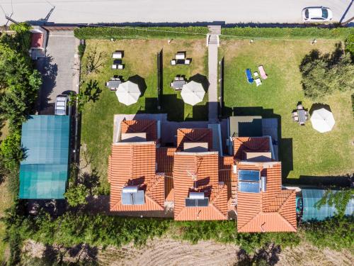 Bazén v ubytovaní Pigadaki Villas Polychrono alebo v jeho blízkosti