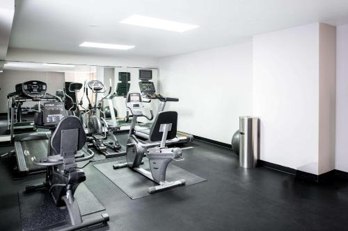 a gym with treadmills and elliptical machines at Clarion Hotel & Conference Center Leesburg in Leesburg