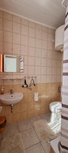 Ein Badezimmer in der Unterkunft Bangó Vendégház