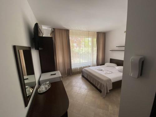 a hotel room with a bed and a window at Villa Sky in Mamaia