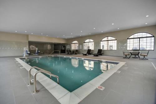 The swimming pool at or close to Staybridge Suites - Southgate - Detroit Area, an IHG Hotel