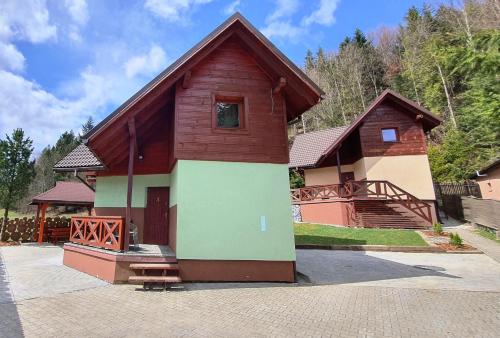 a small house with a brown and green at Zawoja Chaty Górskie D4 in Zawoja