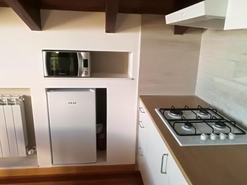 Kuchyň nebo kuchyňský kout v ubytování EDO'S HOME
