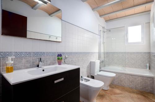 A bathroom at YourHouse Can Cuixa Villa