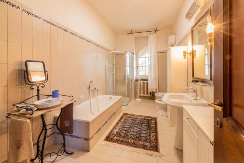 Kylpyhuone majoituspaikassa Villa Sara