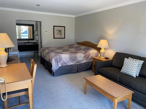 a hotel room with a bed and a couch at Rideau Heights Inn in Ottawa