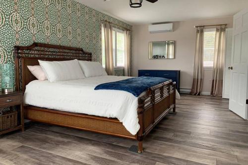 Voodi või voodid majutusasutuse Large 5 Bdrm Home in Desirable Rexhame Beach! toas